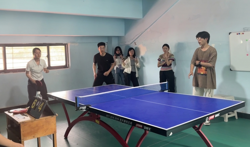 图4 秋霰纶理eeuee教职工比赛精彩瞬间.png